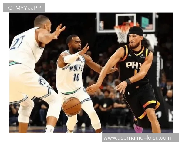 布克末节发力砍下25分助球队逆转胜利展现超强个人能力